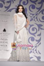 Dia Mirza at Rocky S show for Amby Valley Indian Bridal Week on 29th Oct 2010 (3).JPG